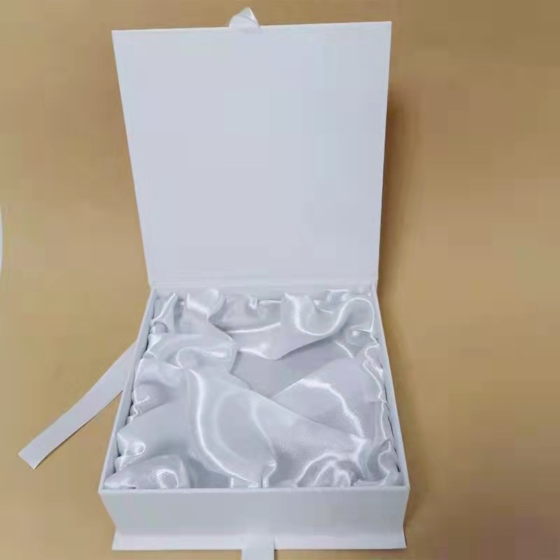 Luxury Fancy Packaging Box Magnetic Cardboard Shipping Box With Ribbon