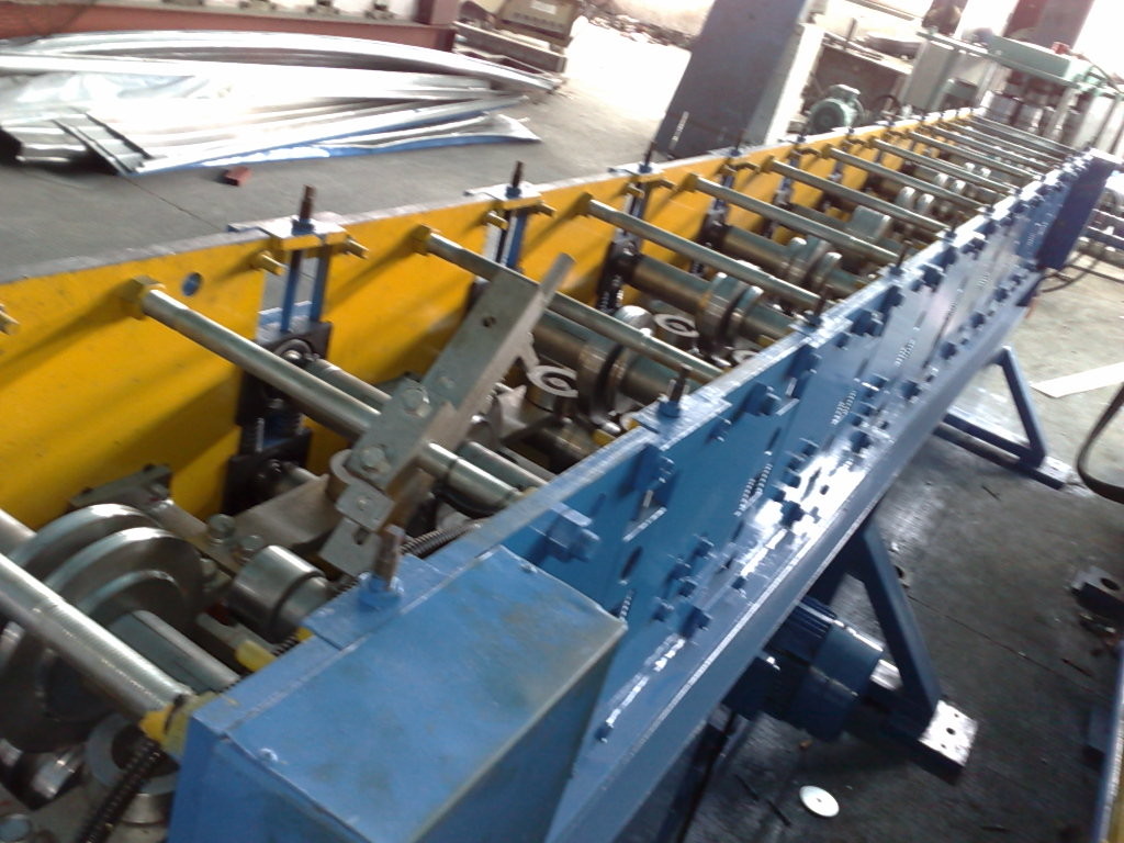 Hydraulic Stud And Track Roll Forming Machine For Cutting Aluminum Panel