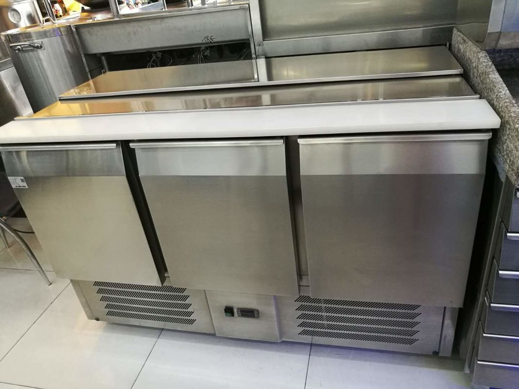 Slim Saladette Commercial 3 Door Pizza Preparation Counter with LED Light