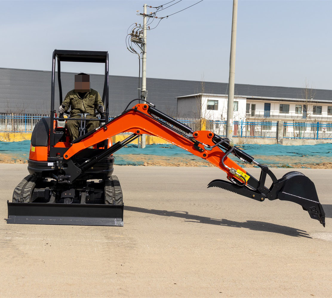 High Fuel Efficiency 2.5 T Mini Digger Mini Garden Excavator 20HP