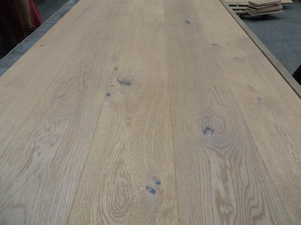 Quality oak engineered wood flooring with invisible lacquer for sale