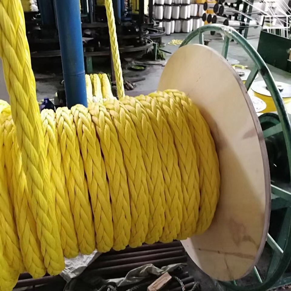 High Strengthen 12 Strand Uhmwpe Winch Rope Floating On The Water