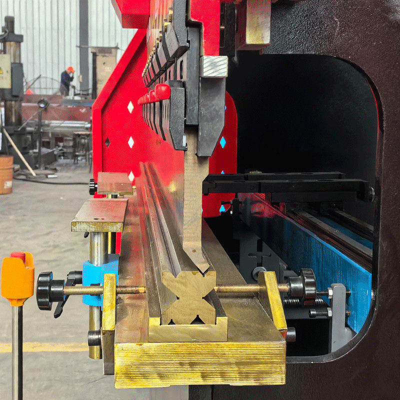 Hydraulic CNC Press Brake 40T1600 3mm Carbon Steel Stainless Steel Bending CNC Hydraulic Bending TP10S Controller