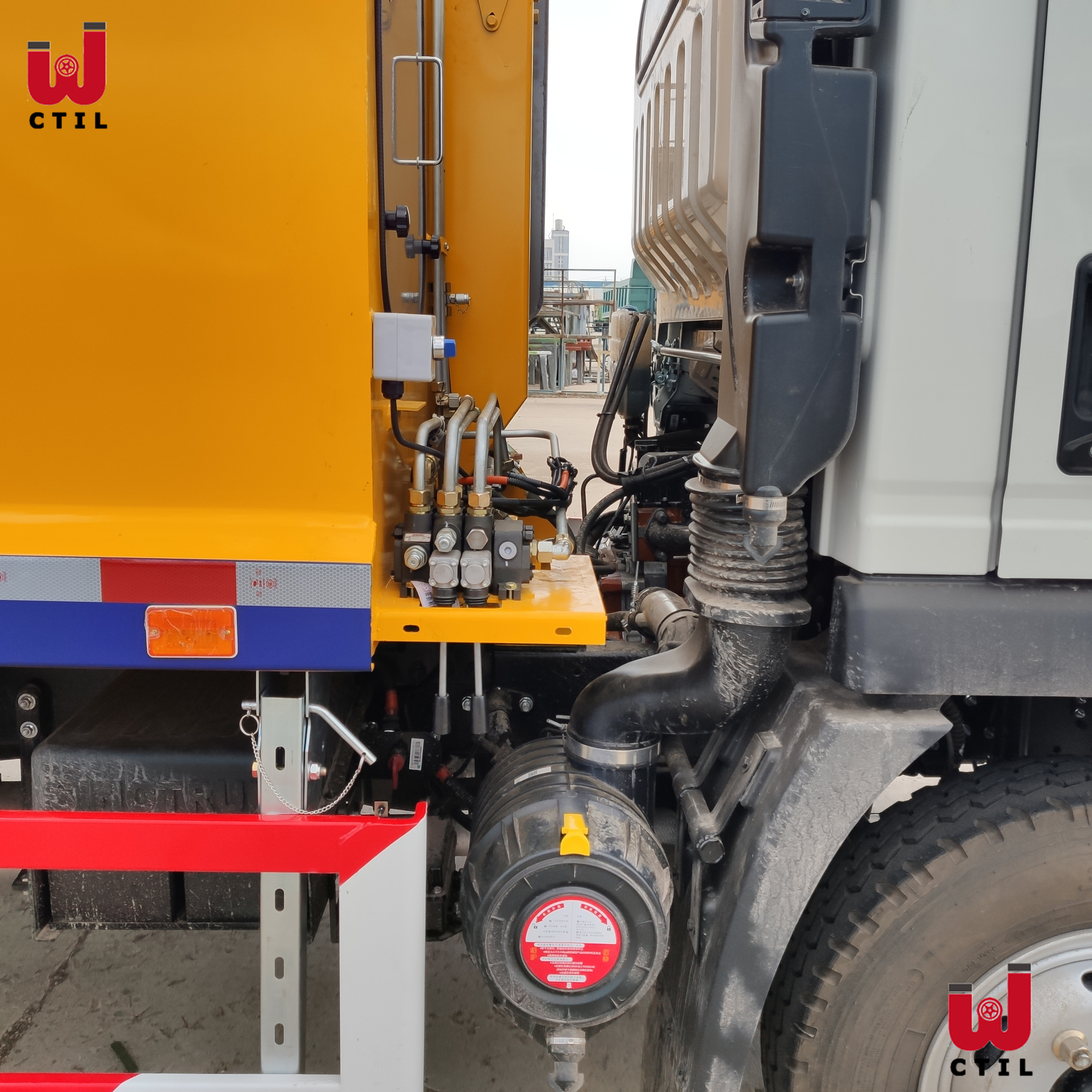 Yellow 4X2 Compactor Garbage Truck 12m3 Refuse Compactor Vehicle