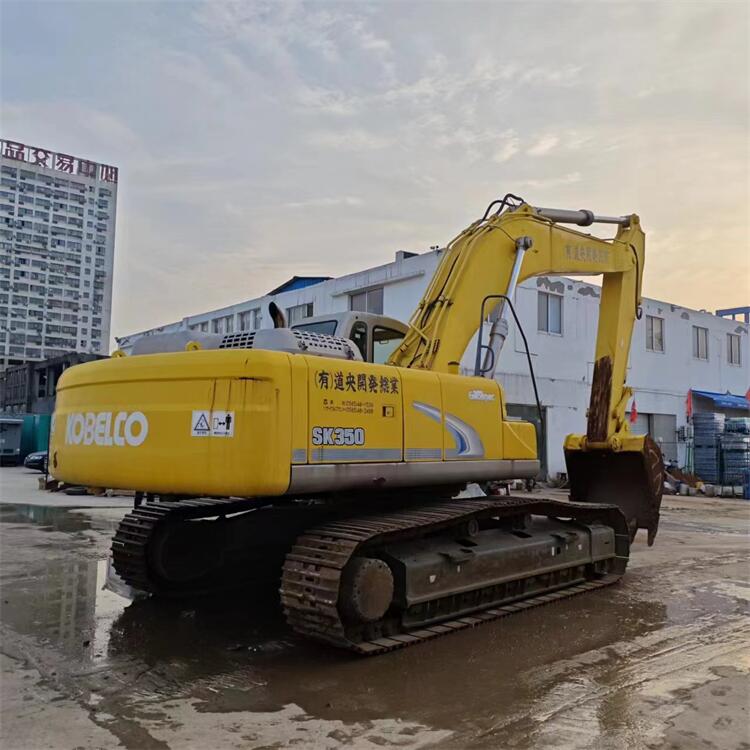 Used Kobelco 350 Excavator with 1.6m3 Bucket Capacity and HINO Engine in Shanghai Yard