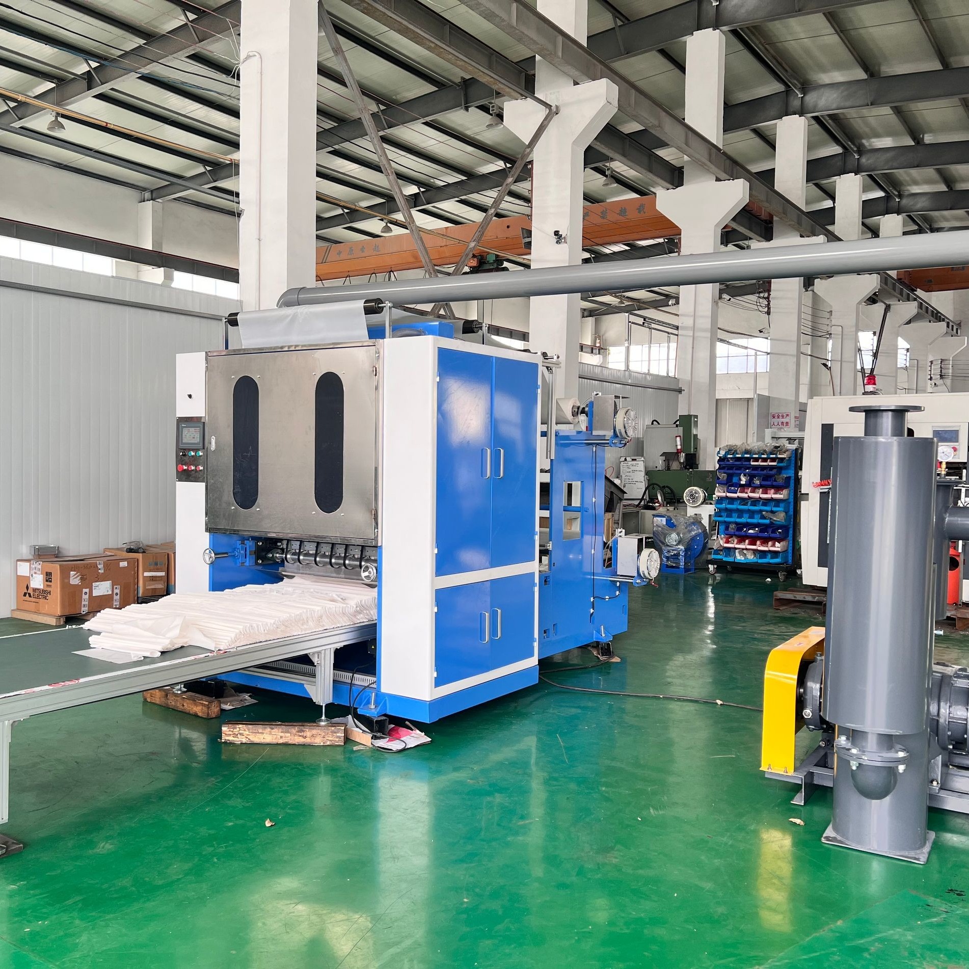 High Efficiency V Shape Aluminum Foil Pop Up Sheets Machine For Catering Food