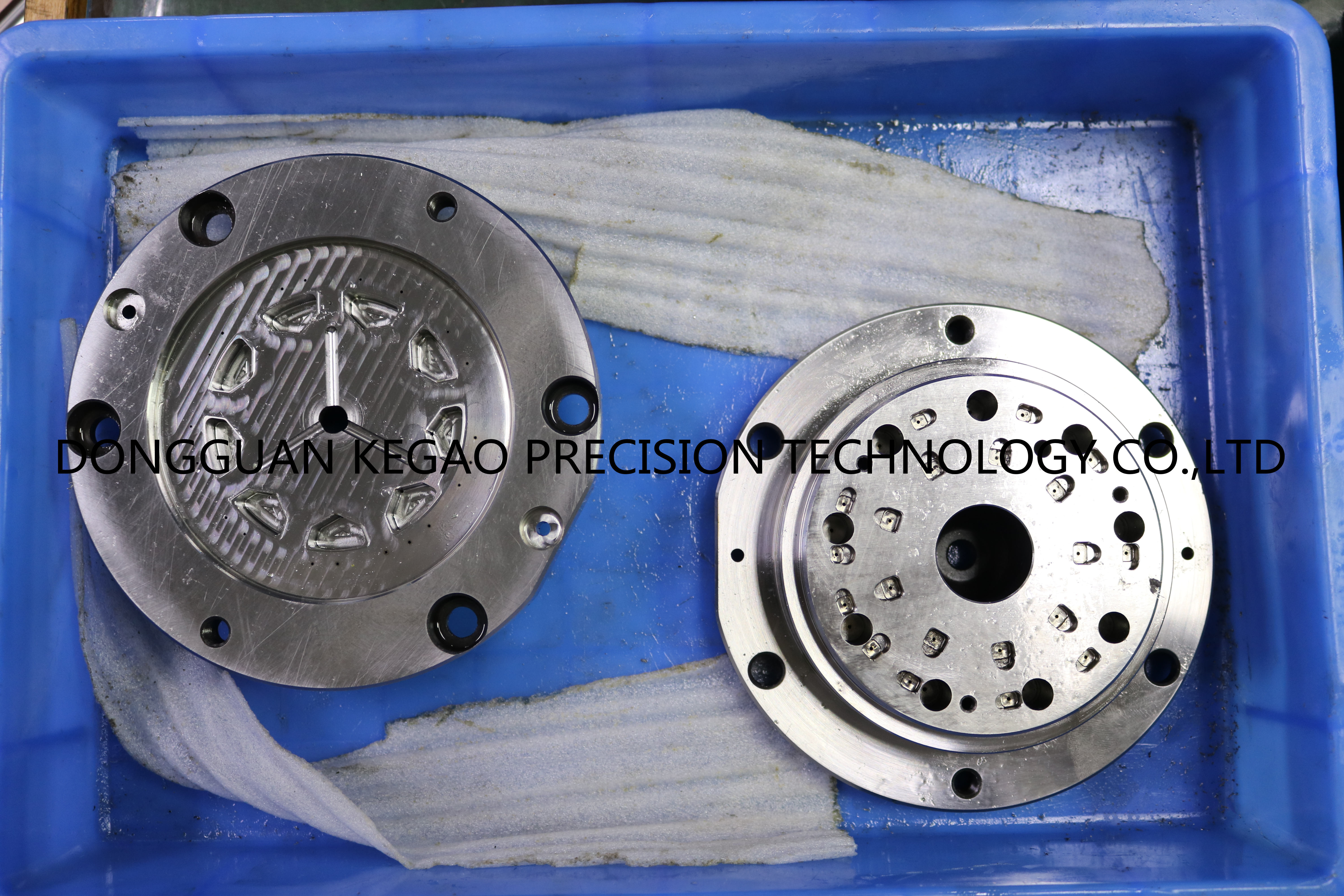 Ra0.4 Medical Injection Molding Parts , 8407 Multi Cavity Mould 0.005mm