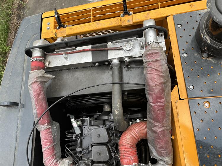 Modern 22 Tons Excavator Stock with 820 Working Hours and Original Hydraulic Cylinder