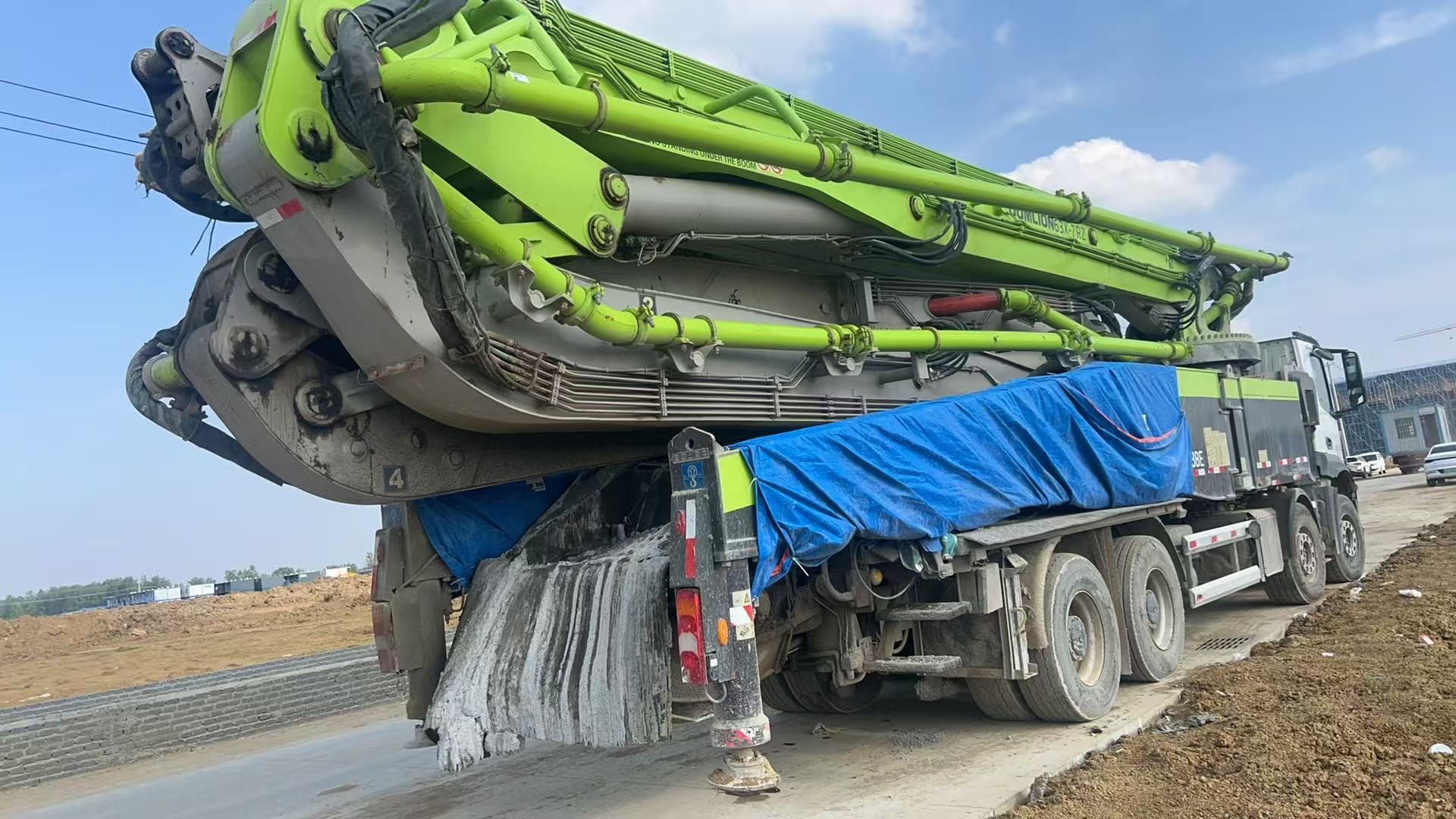 Used Zoomlion 63m Concrete Pump Truck Pumping Efficiently And In Good Condition