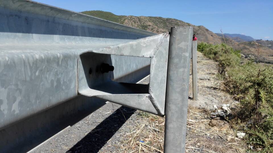 Q235 Q345 Galvanized Steel Highway Guardrail Fishtail End for Customized Projects