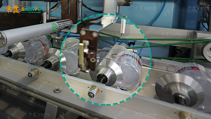 Automatic one color plastic round bottle screen printing machine.
