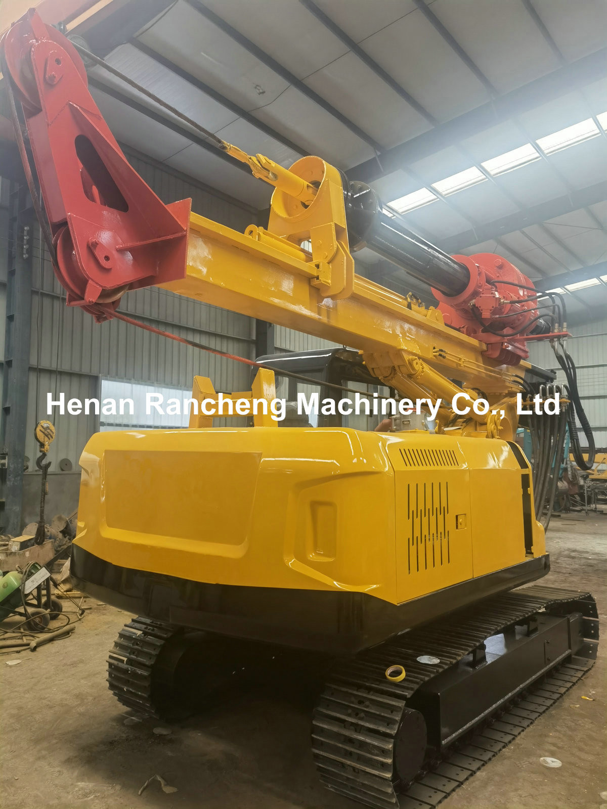 Hydraulic Bored Piling Rotary Drilling Rig 95KW Yuchai Engine 15m Piling Depth