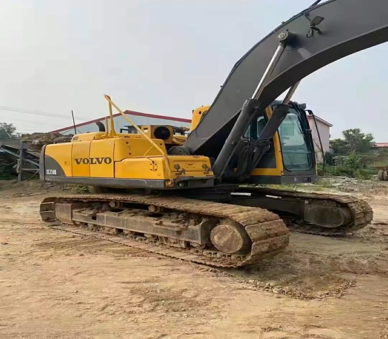 High Quality Yellow Second Hand Vollvo EC210BLC Crawler Excavator in Good Condition For Sale