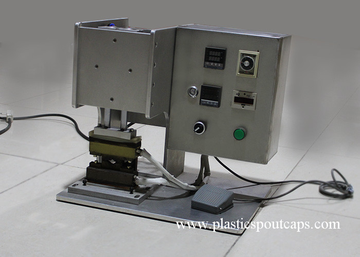 Hot Press Spout Caps Sealing Machine For Laminated Doypack Semi Automatic