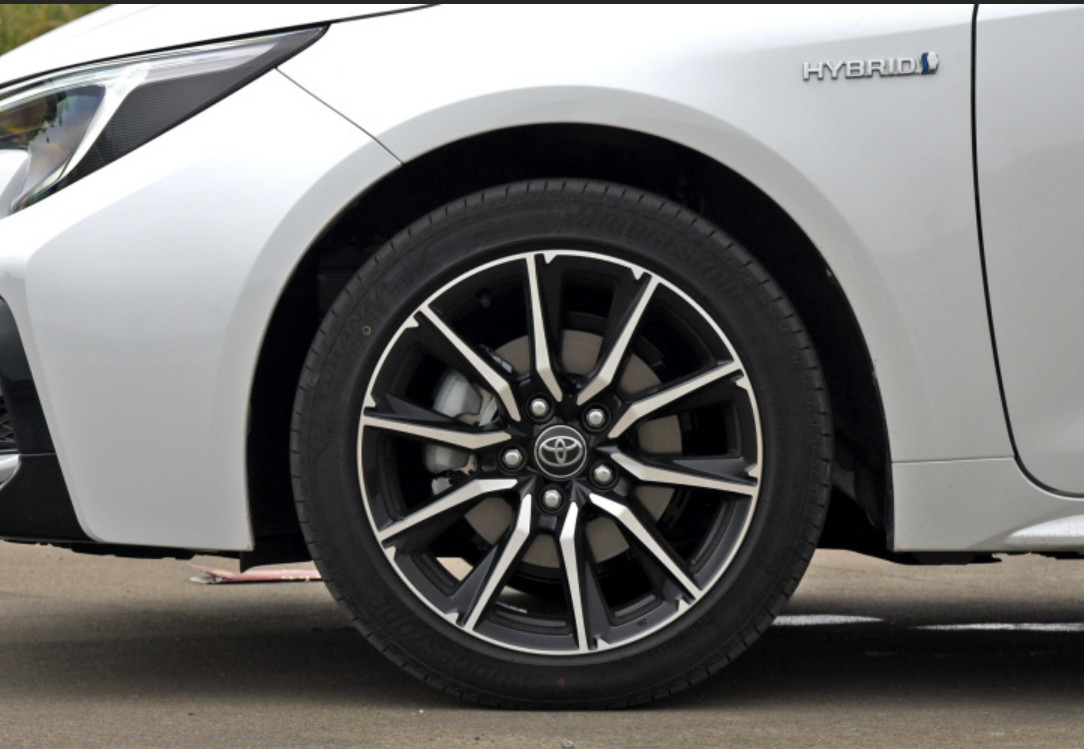 2023 Toyota LEVIN Smart Hybrid Dual Engine 1.8L sport version Compact car 4 Door 5 seats Sedan