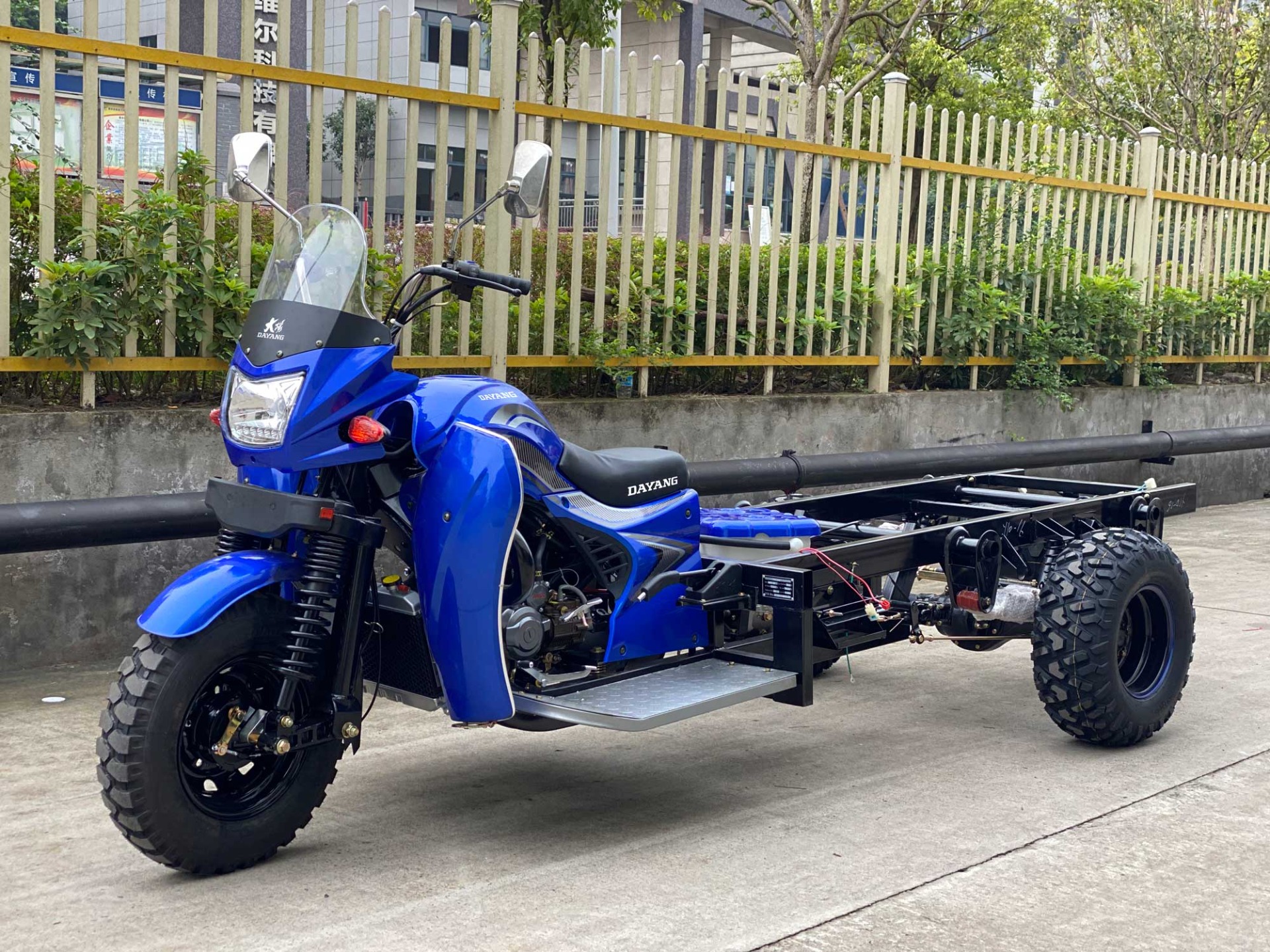 DAYANG 300CC Water Cooling Chassis 50*100 Fuel Oil Sand tire Tricycle for Freight