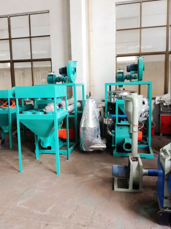 PE Threading Tube Plastic Regrind Machine , High Speed Plastic Bottle Crushing Machine
