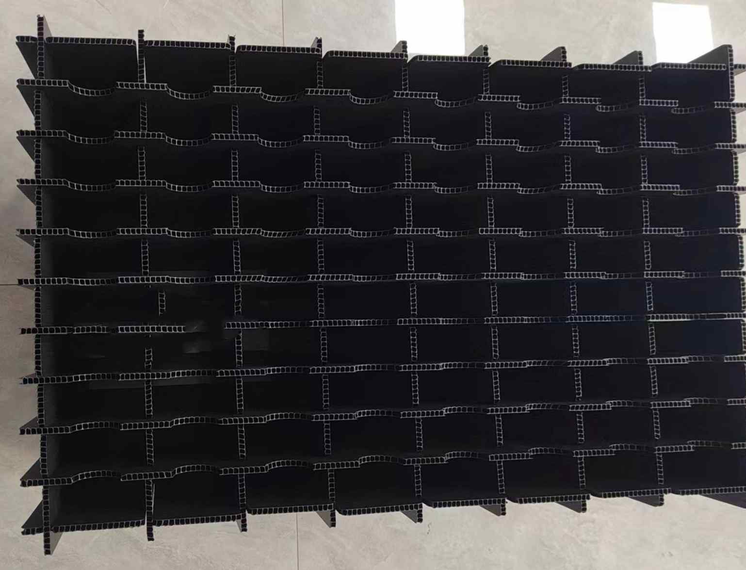 Corrugated Multi Compartment Plastic Storage Boxes Anti Static Compartment Box Plastic