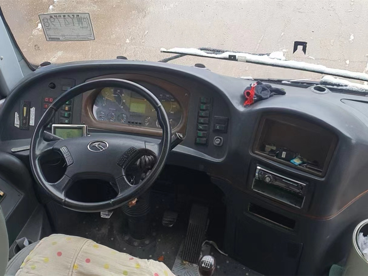 55seats Passenger Used Kinglong Bus 243kw XMQ6122 Manual Transmission Yuchai Engine