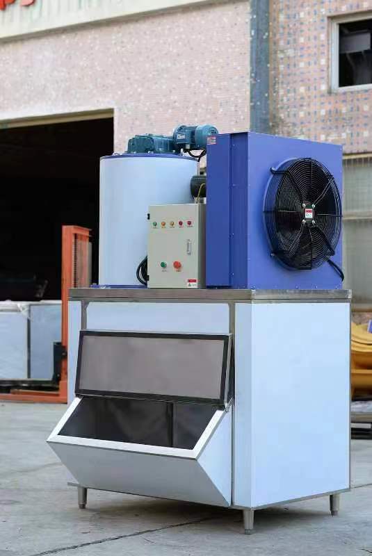 Refrigerating Capacity 12.3 KW 2000kg 2 Ton Flake Ice Machine for Business Sale Commercial Industrial Ice Making Machine