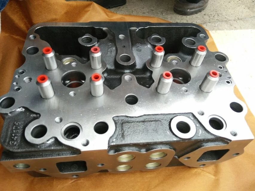 4915442 3041993 Cylinder Head for Cummins NTA855 Diesel Engine