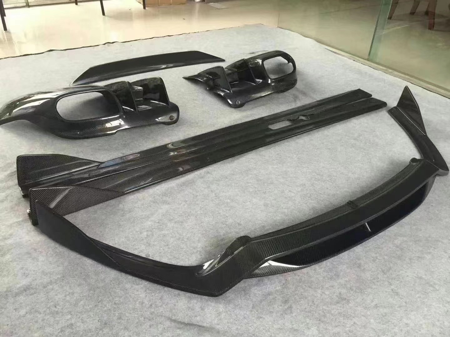 High Quality Carbon Fiber F12 Carbon Fiber Body Kit for ferrari F12 Upgrade DMC Style Front Shovel Rear Diffuser Spoiler