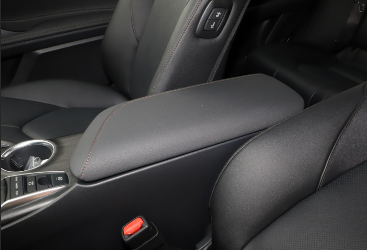 Toyota Camry 2021 2.5G Deluxe Edition 4 door 5 seats sedan medium car