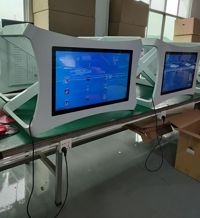 55 '' Digital Touch Screen Table LCD Table With Customized Color Bar LCD Design