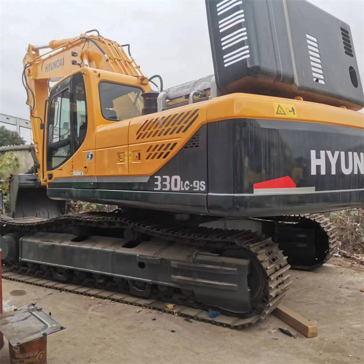 Hyundai Excavator 330 Crawler Chain Moving Type Machine Weight 32000 KG Korea Original