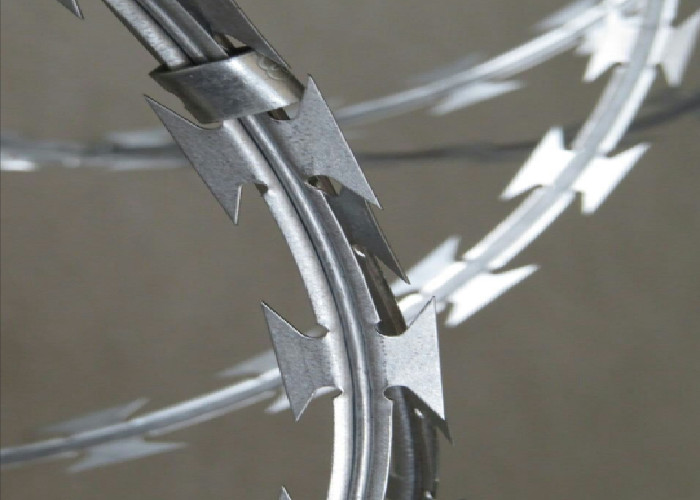 Concertina Razor Wire Coil Sharp Blade Design For Intrusion Prevention
