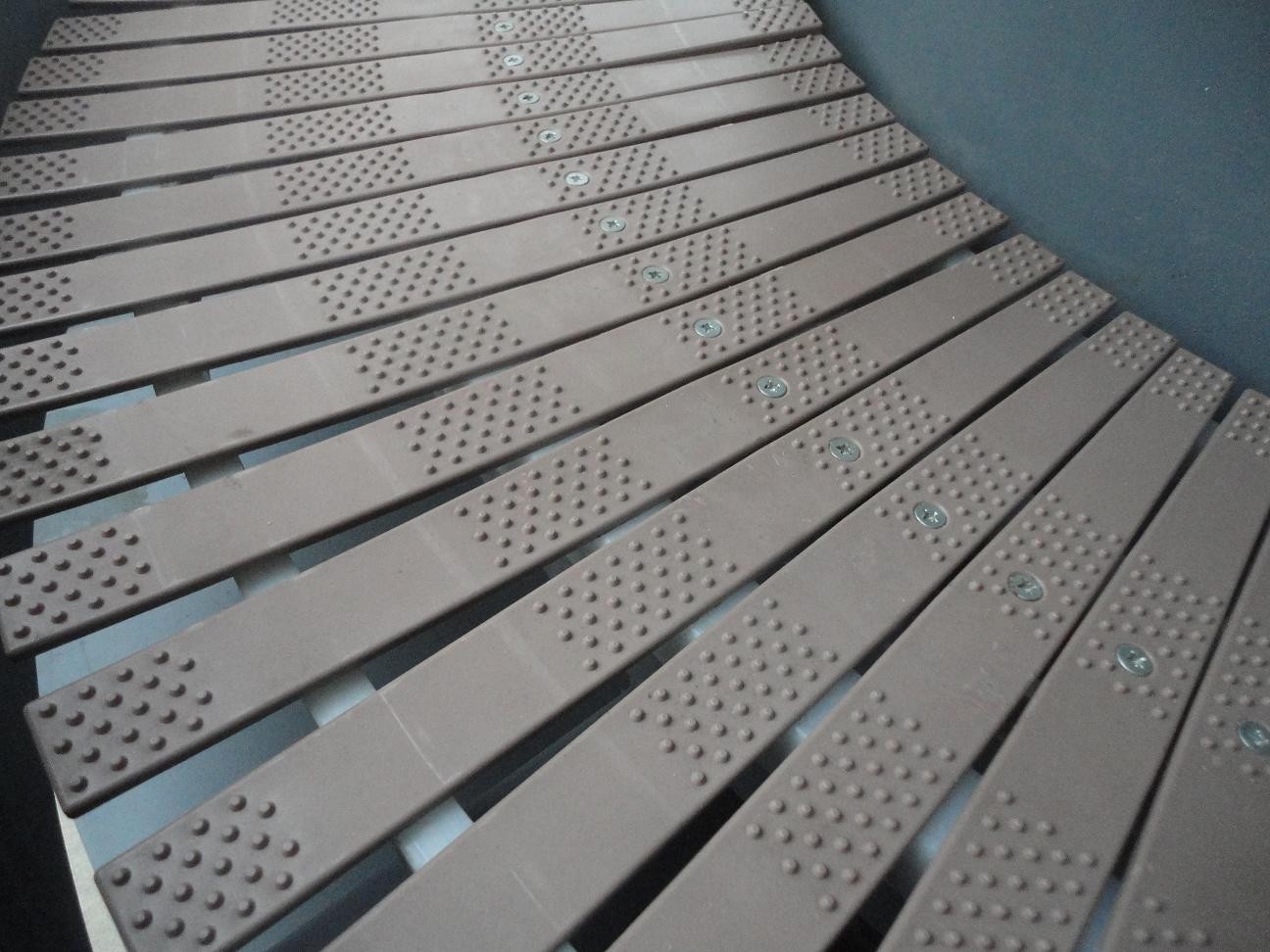SS3873-K1200 SNAP ON PLASTIC PLATE TOP CHAINS WITH SIDE GUIDE BEARINGS SPIRAL CONVEYOR TOP CHAINS