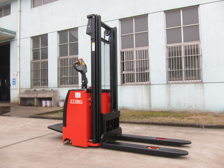 1500kg Full Electric Pallet Stacker Truck 4.5m Lifting Height AC Motor
