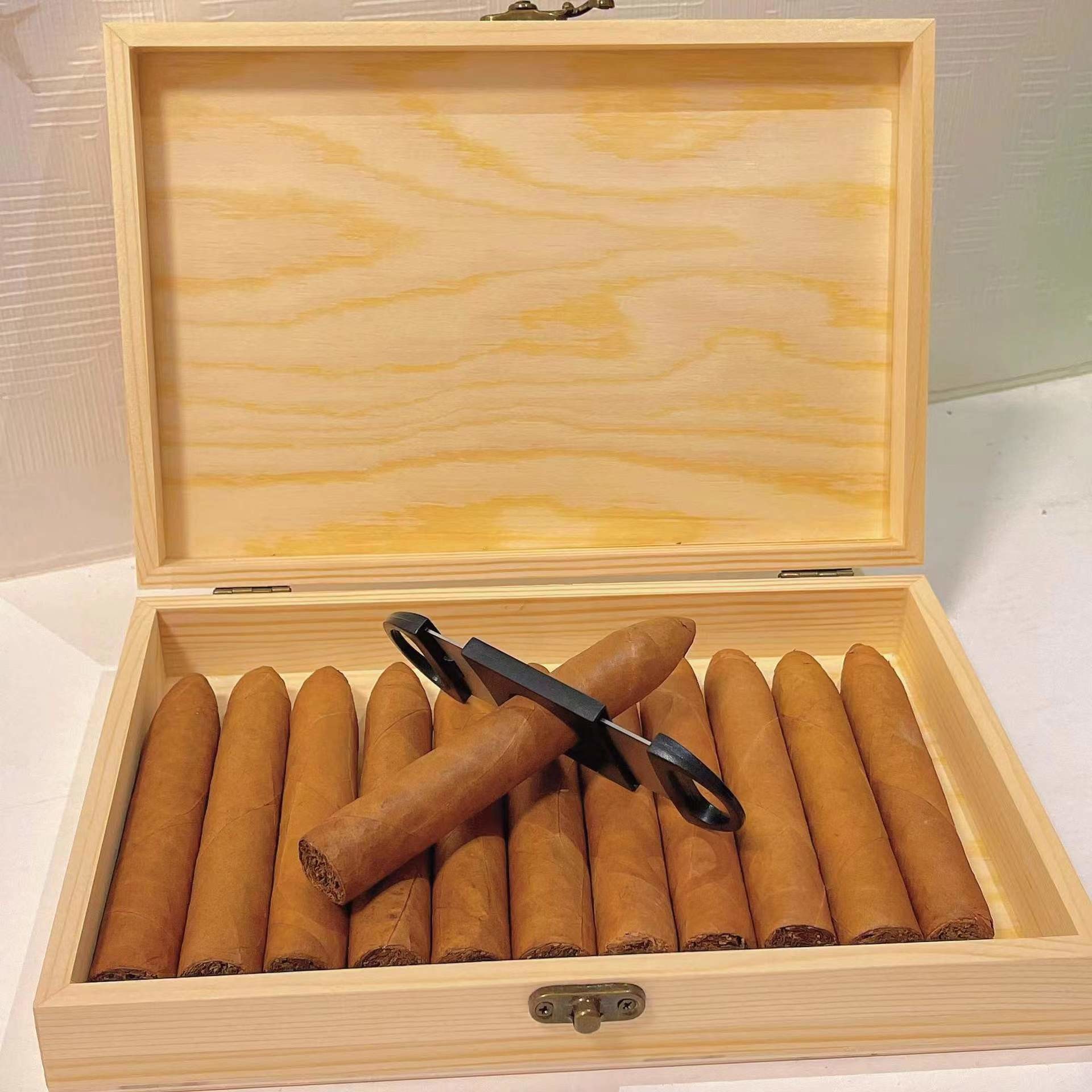 Rectangular Custom Rigid Cigar Packaging Box Cigar Gift Box For Secure Cigar Storage
