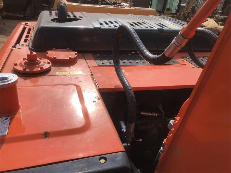 Made In Japan Used Hitachi ZX200-3 Excavator In Shanghai With Original Hydraulic Valve