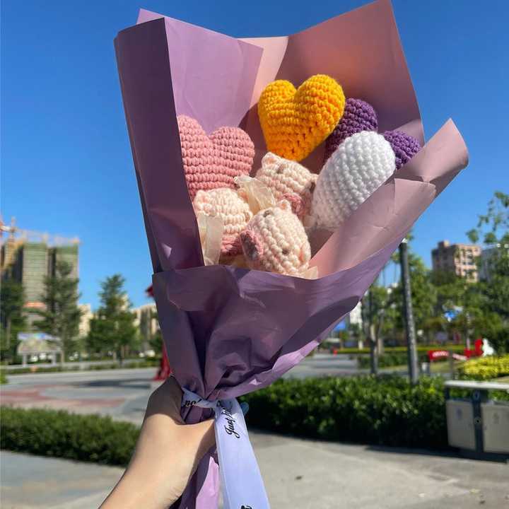 Hand Knitted Flower Yarn Crochet Heart Shape Flowers Hand Woven Bouquet Wedding Decoration Handmade Valentine's Gift for Lovers