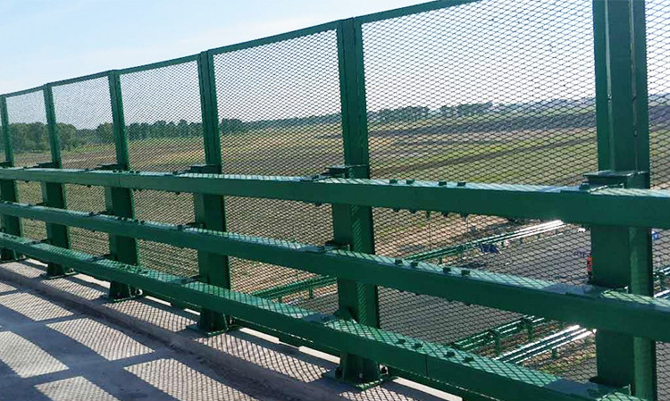 Customized Stainless Steel Barbed Wire Fence for Durable Metal Welded Wire Mesh Panel