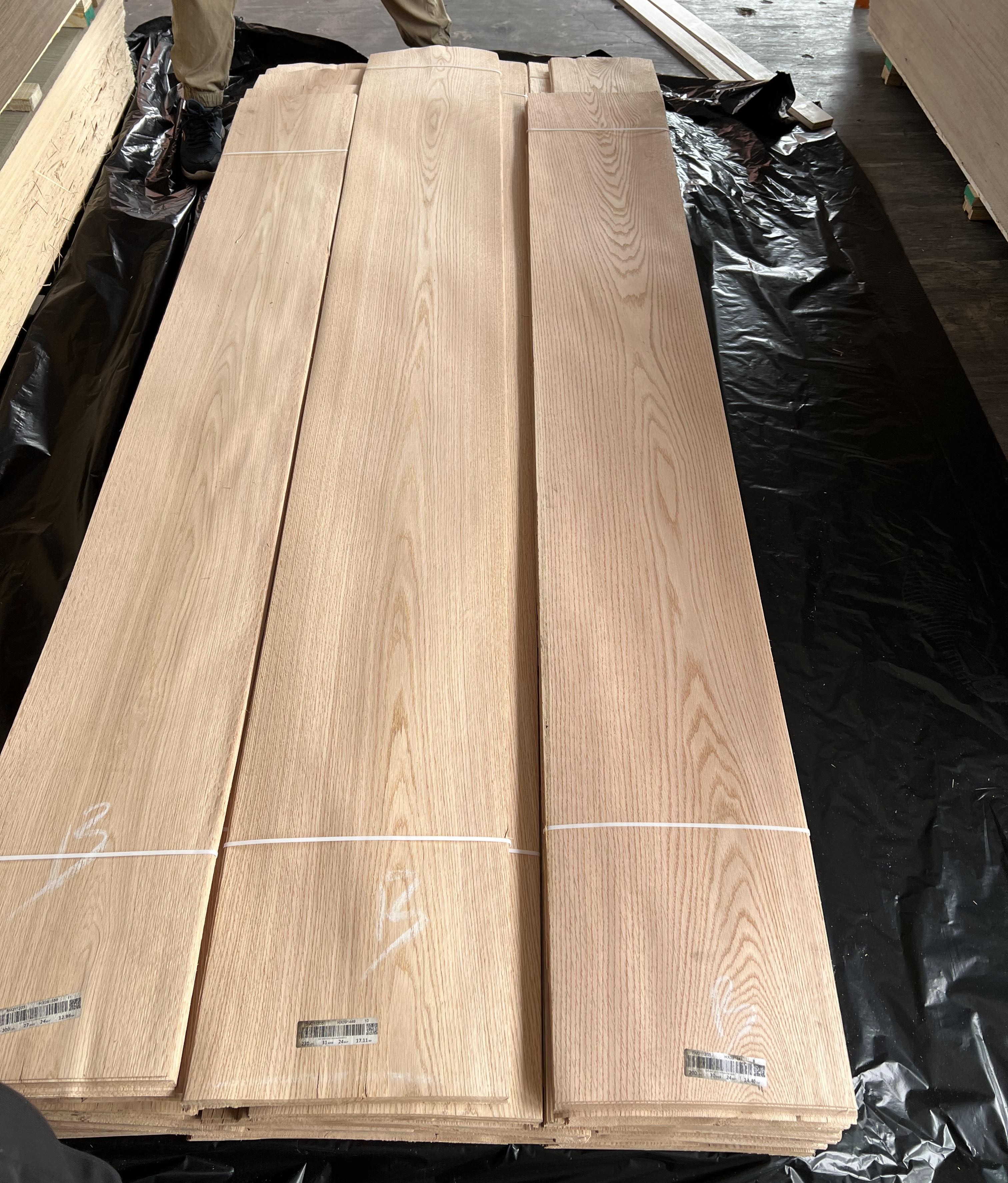 Factory Natural Red Oak Wood Veneer Mountain/Straight Grain 0.45mm Veneer Wood Red Oak Sheets