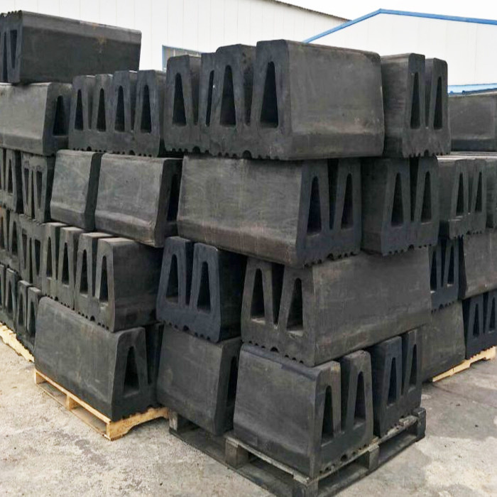 Black Shock Tug Boat Fenders Marine Fenders Port Equipment For Dock Protection