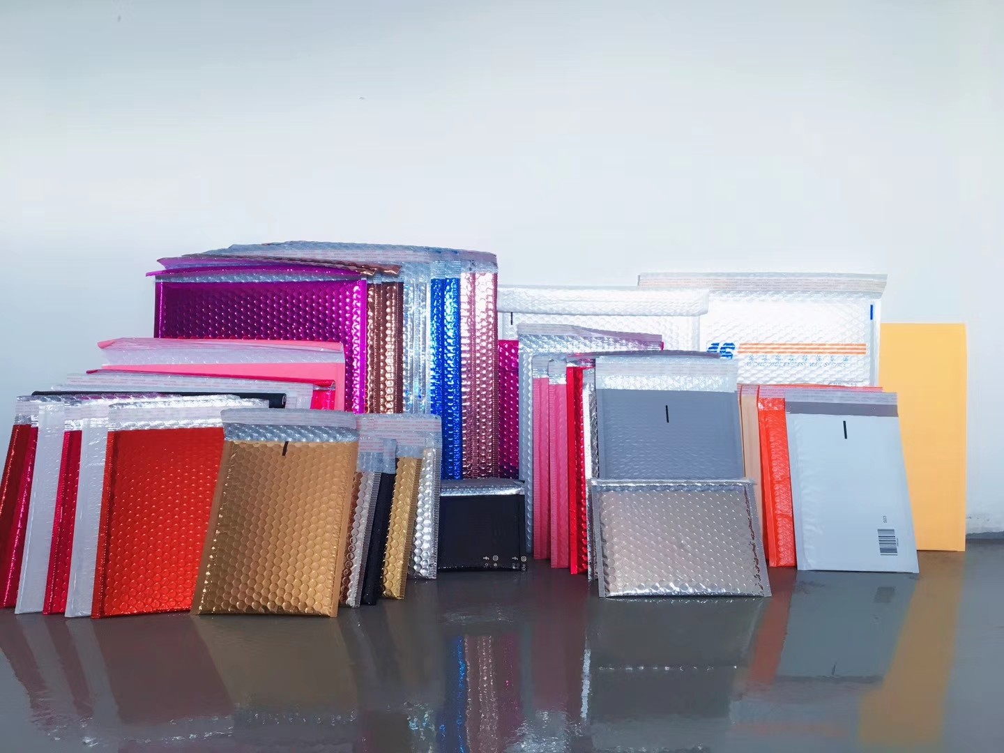 38x43cm Metallic Mailing Envelopes , Eco Friendly Metallic Bubble Wrap Envelopes