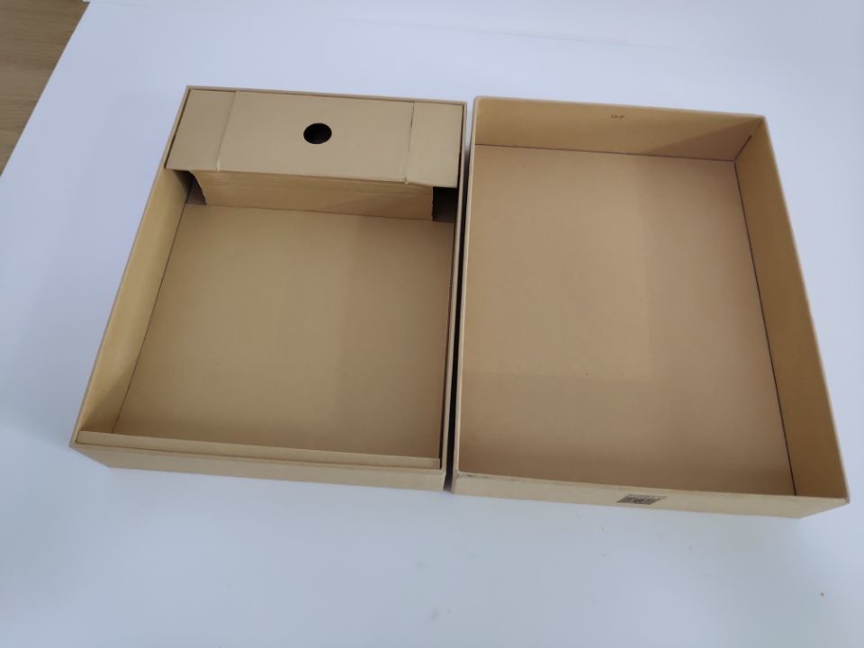 Customized rigid cardboard logo gold foiled packaging box with special designed innertray for router