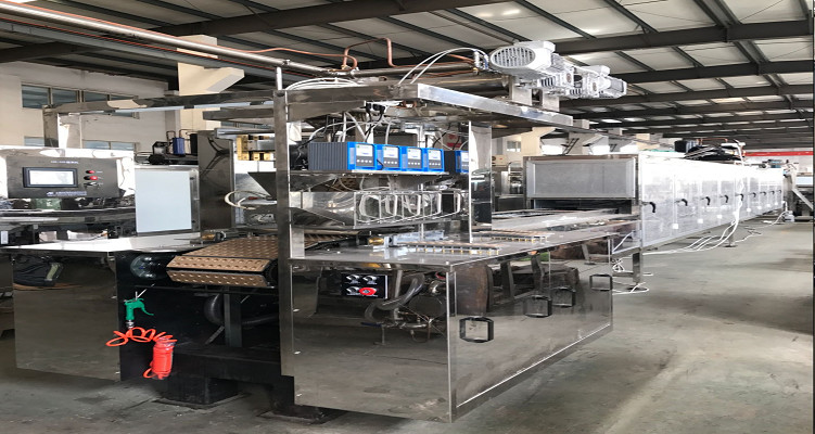 Pattern candy cutting and candy ball forming machine