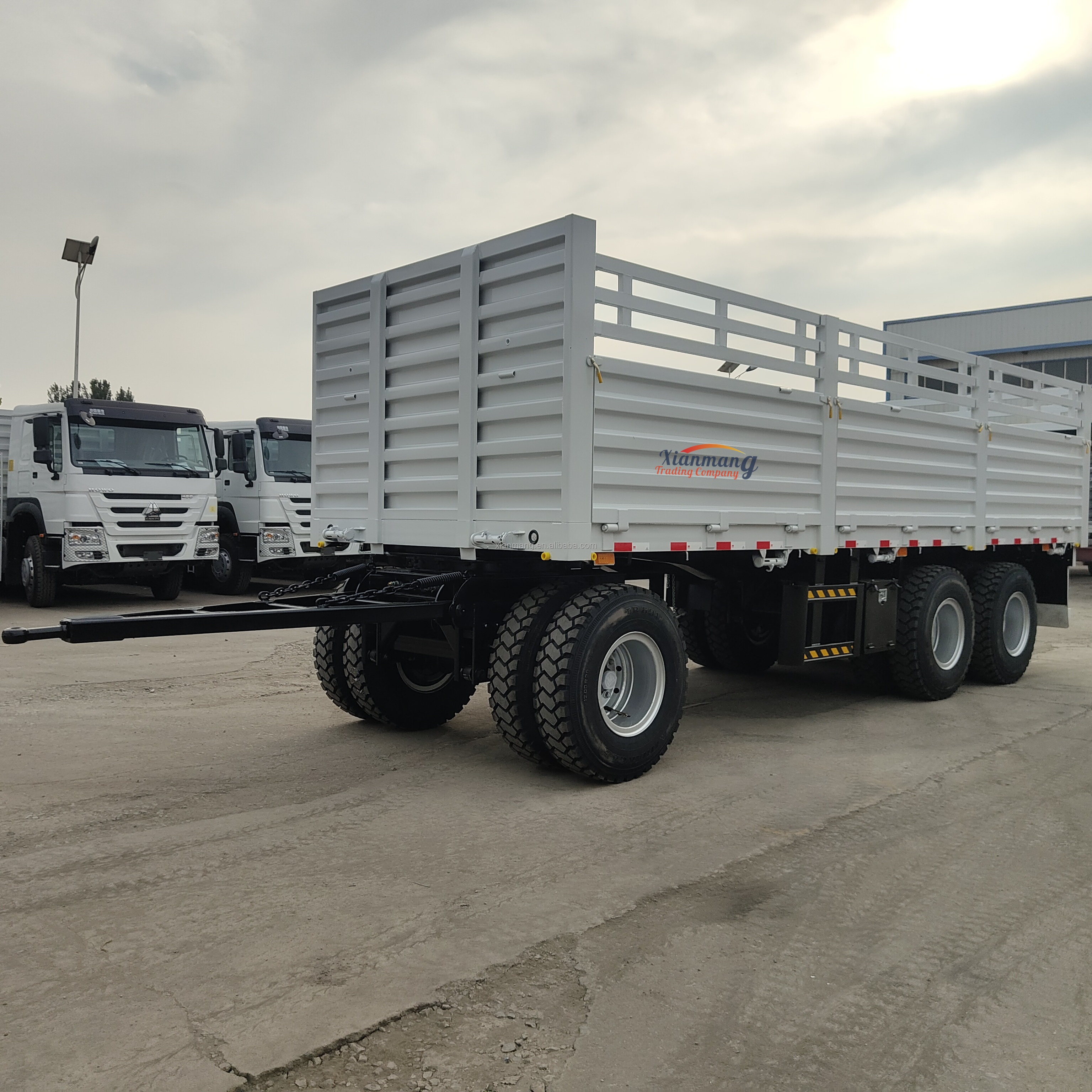 Sinotruck HOWO 371HP 30t LHD Fence Cargo Truck Lorry Dolly Full Side Wall Board