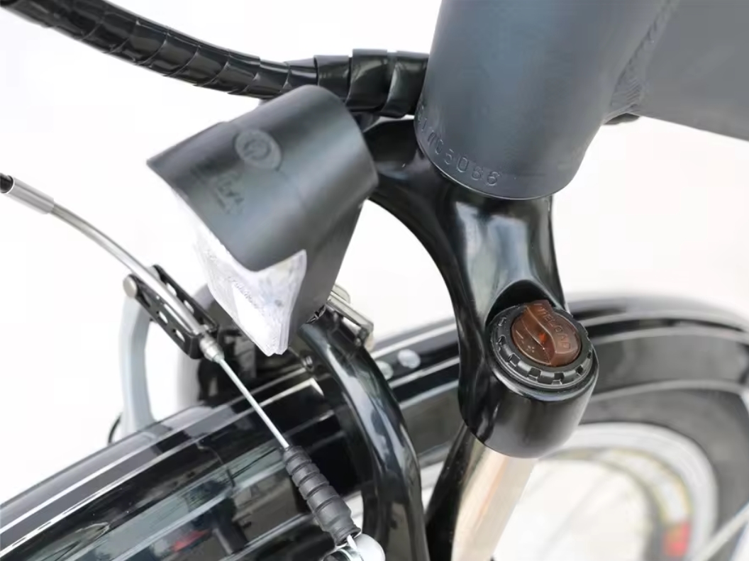 250W Mid Drive Motor Ebike With Front Suspension 700C Tire 48V 10.4AH Battery