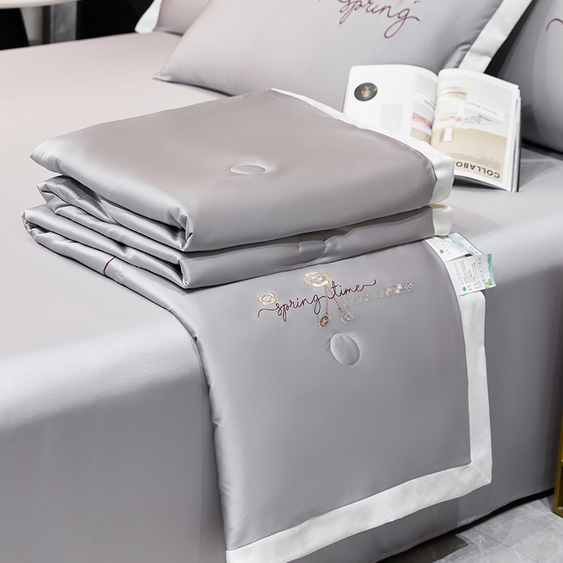 Light Summer Quilt Set Of 4-piece Sheet Luxury Bedding Set With Cold Advantage 2.5-3 kg