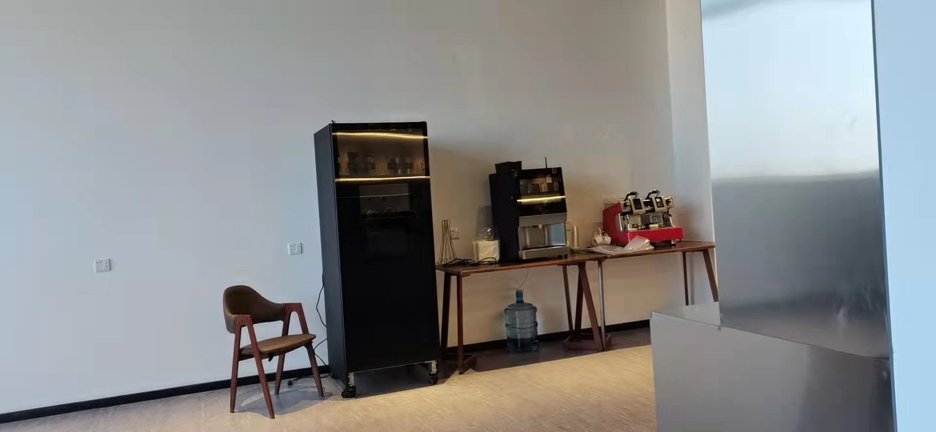 Visible Window Commercial Floor Standing Coffee Machine For Subway Station