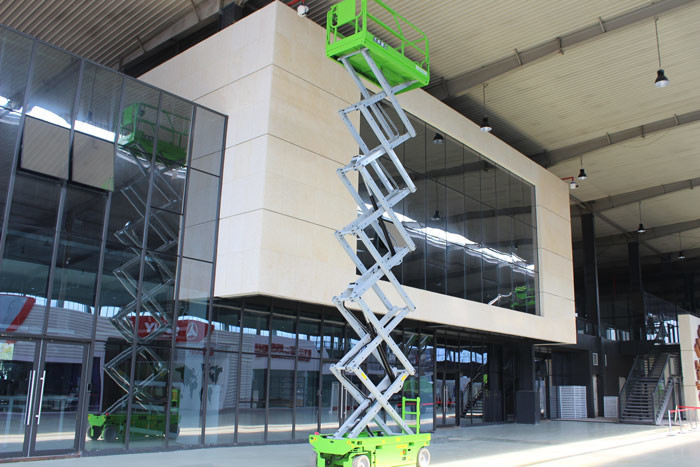 Single Mast Aerial Work Platform 13m Scissor Lift With Extendable