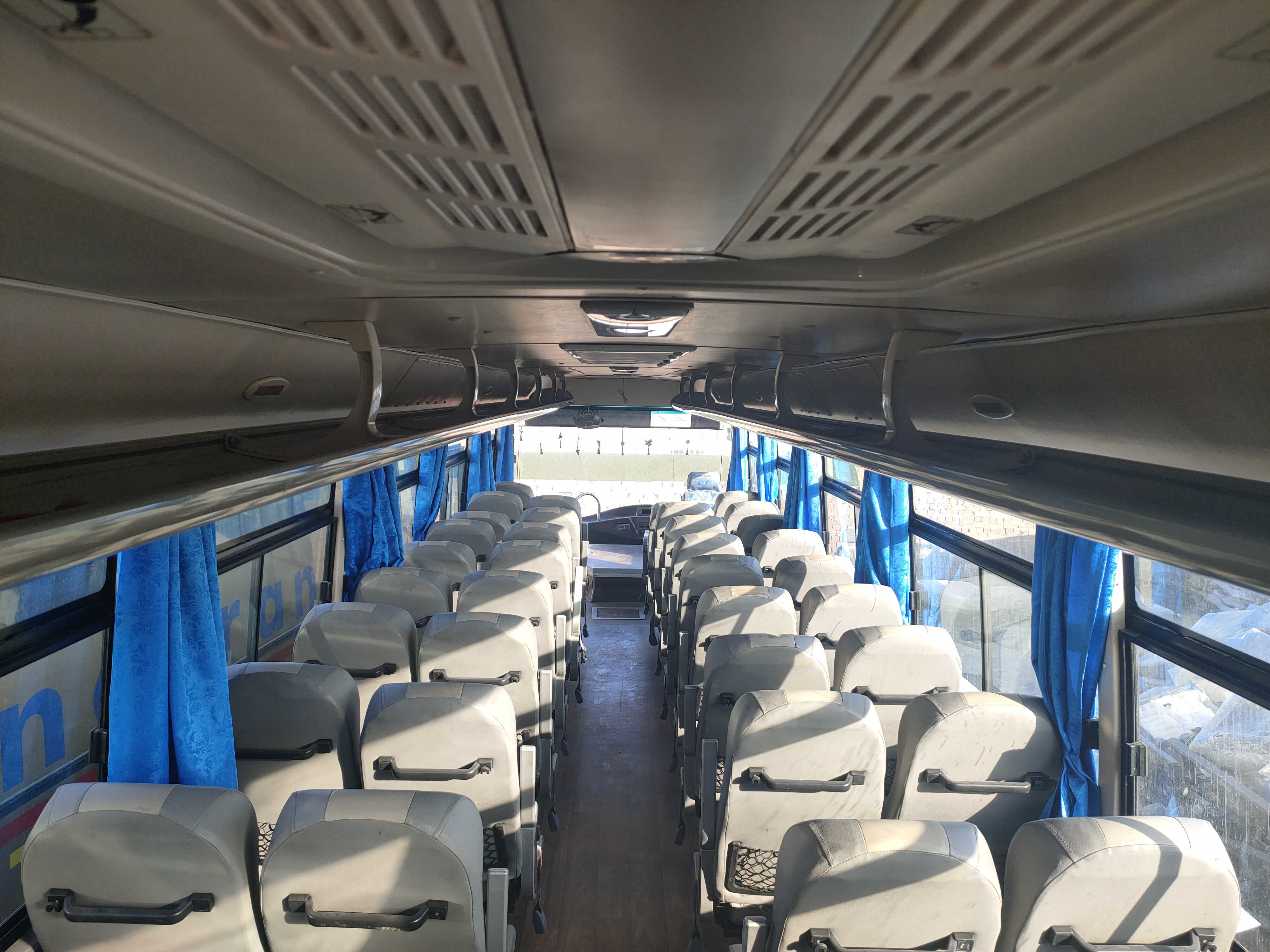 Right Hand Drive Yutong Used Bus Zk6112d Big Baggage Cabin Silding Window 2+2layout 53seats