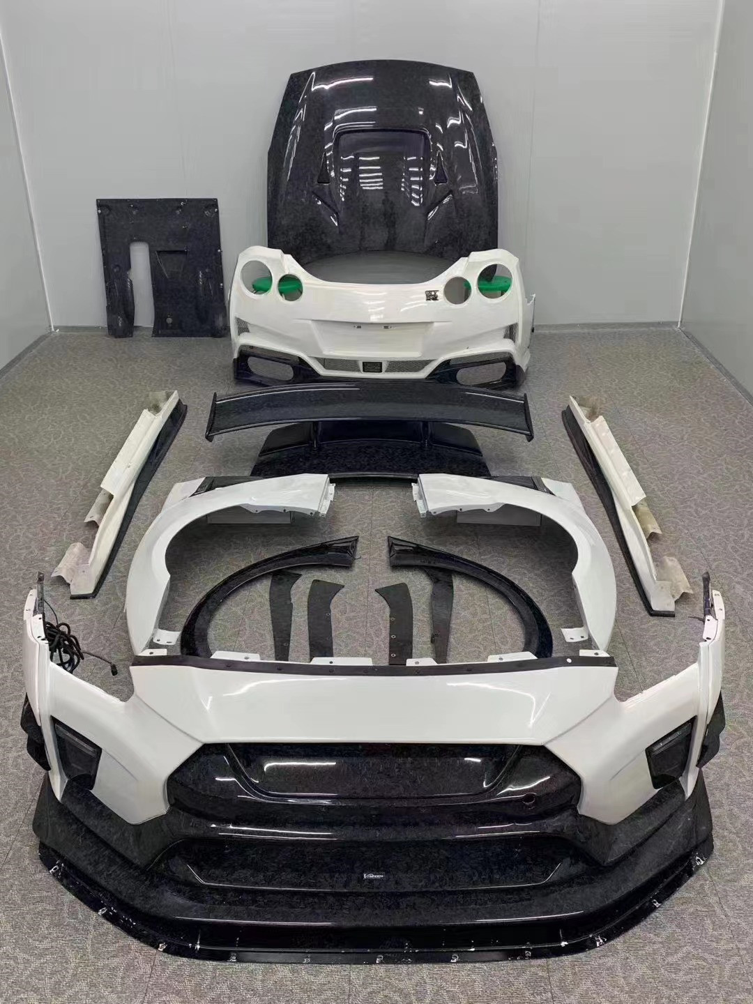 For Nissan GTR Body Kit GTR R35 Upgrades the VARIS-style Carbon Fiber Front and Rear Bumper Spoiler Body Kit