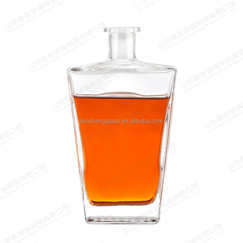 Customized Bottle Color Whisky Liquor and Wine Square Glass Bottle with Cap in Custom Size