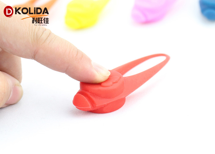 Durable Safety Pendant Blinker Paw Shaped Dog LED Light Red / Green / Blue